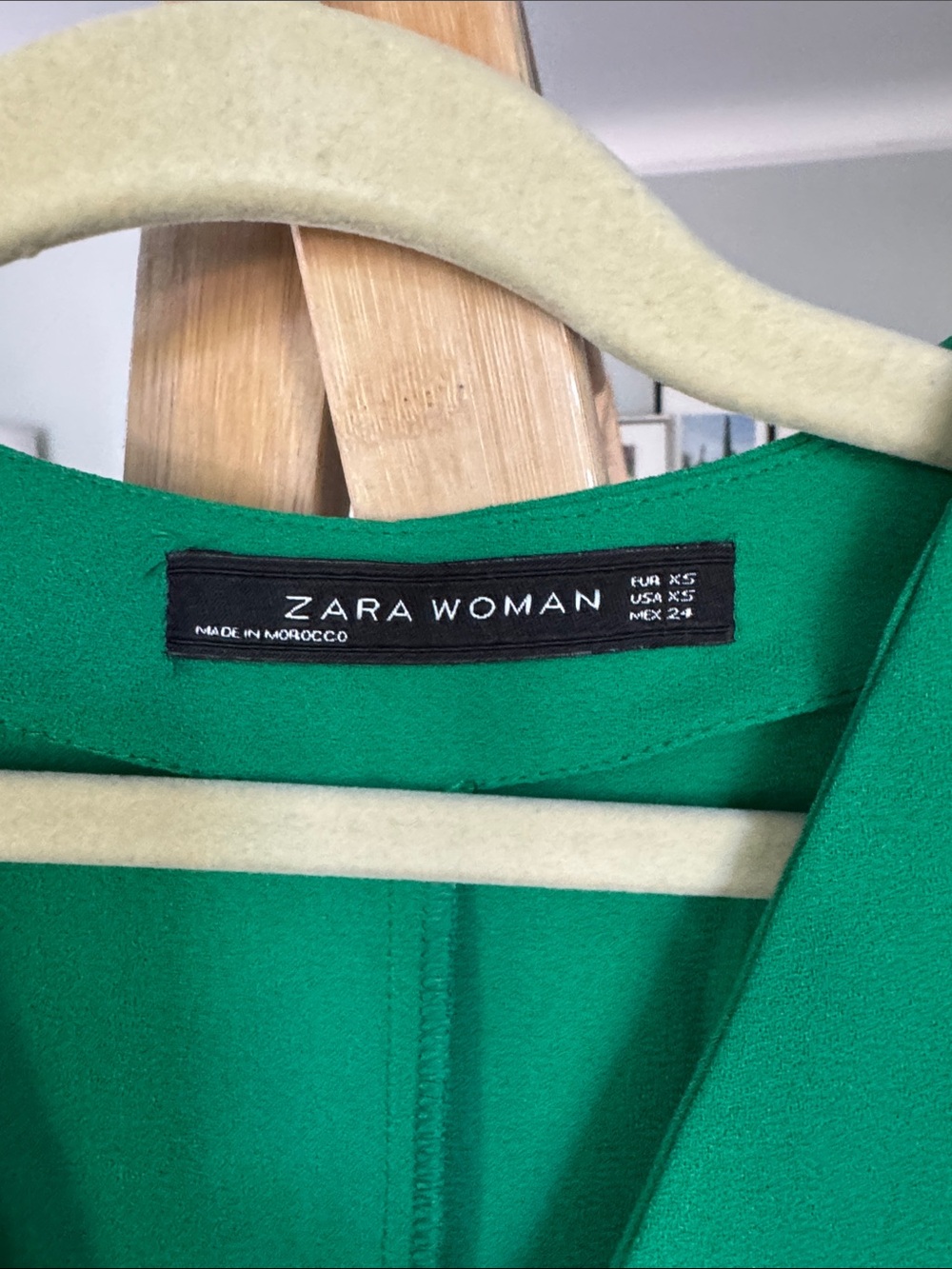ZARA WOMAN Emerald Green V-Neck Dress with Ruffle Sleeves - Picture 2 of 4